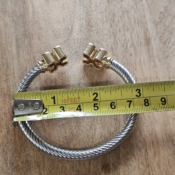 Elegant Gold and Silver Women's Bracelet - Picture 5 of 9